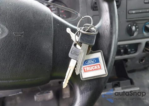 2005 Ford F-250 Xl/Xlt z USA, uszkodzony, nr VIN 1FTNF20525EC97584